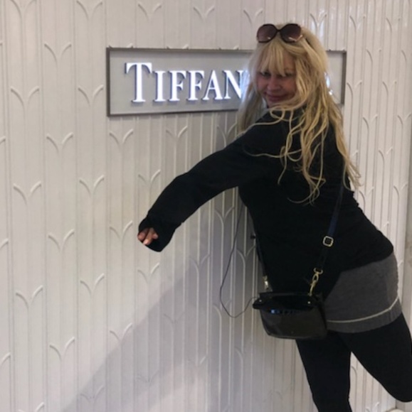 Meet your Posher, Linda - Picture 1 of 1